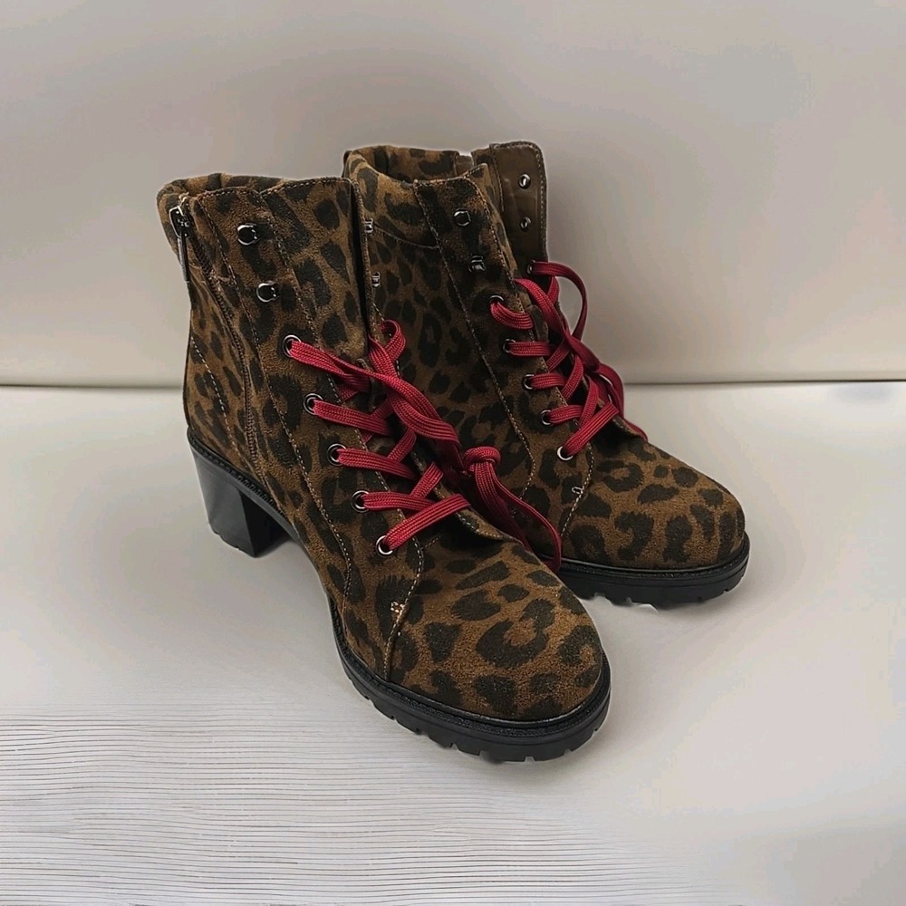 Vince Camuto Gaviana Leopard Print Suede Ankle Boots Red Laces Size 10W